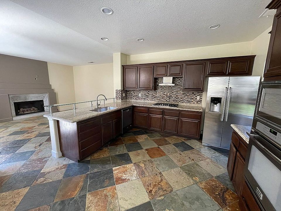 1st image of 458 Parkside Ct