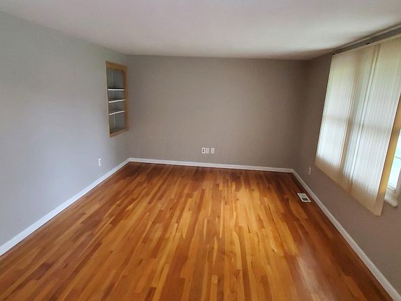 2nd image of 5812 Riverton Ct W