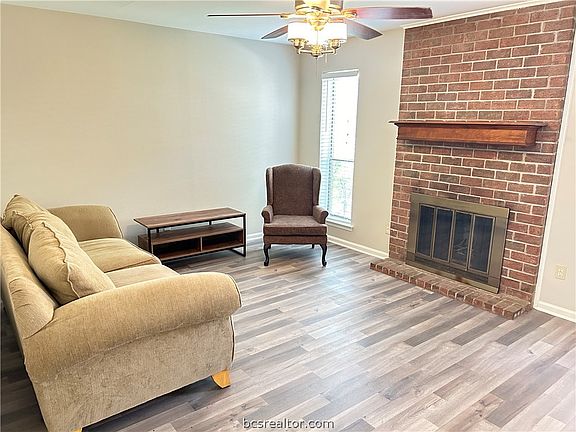 4th image of 1904 Dartmouth St APT K2