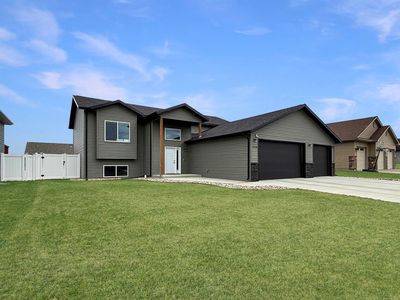 2628 18th St NW, Minot, ND, 58703