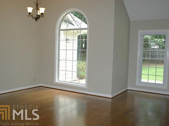 4th image of 707 Paxton Ln