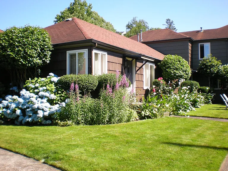 The Lindhurst — Photo 15