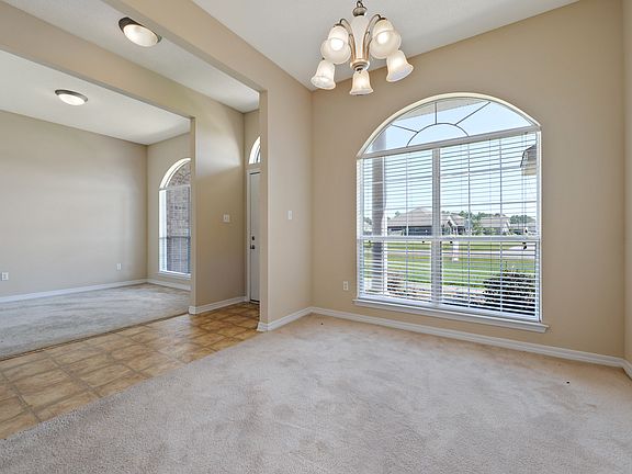 5th image of 10213 Lake Forest Dr