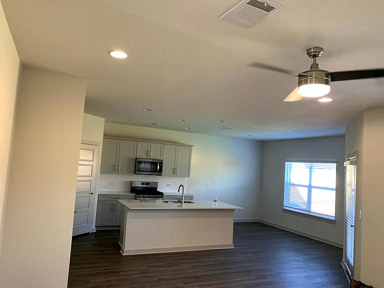 1812 Bonham Ln — Photo 9