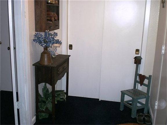 5th image of 404 Greenwood Dr