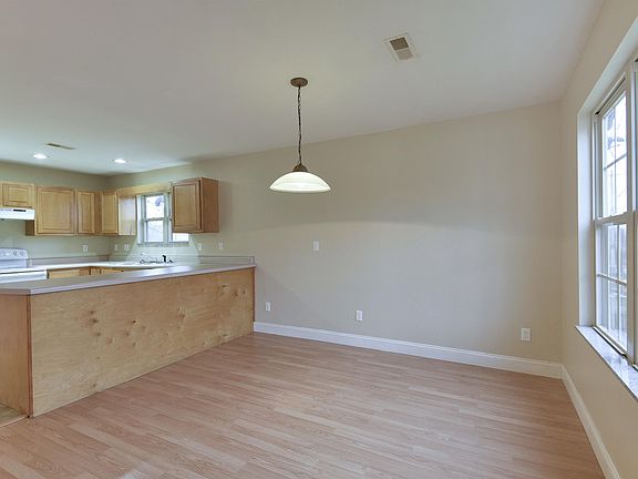 4th image of 1006 Parkway Dr #16397784