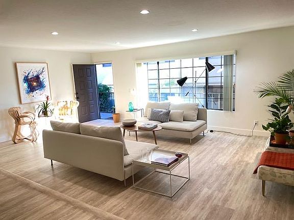 2nd image of 4455 Ventura Canyon Ave #4
