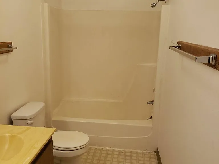 735 NE Maple St — Photo 23