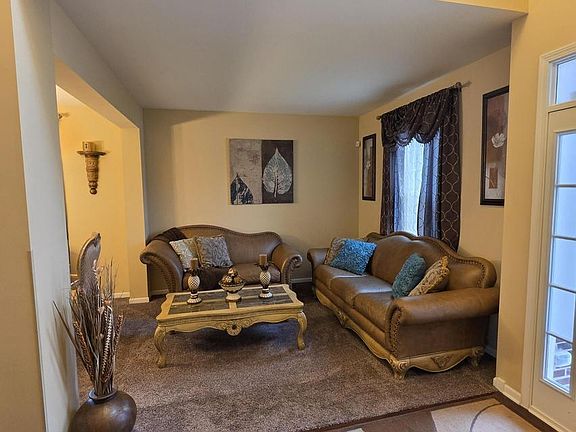 4th image of 10251 California Ct