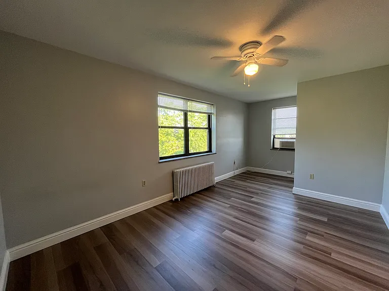 Royal Gardens Apartments — Photo 20