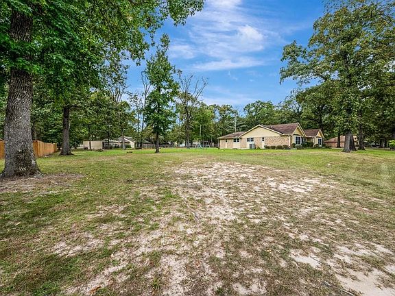 3rd image of 509 Edgewood Cir