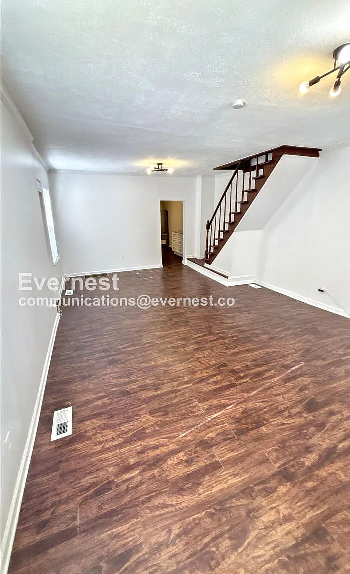 3 bed, 2.0 bath, 1087 sqft, $1,600 — Photo 3