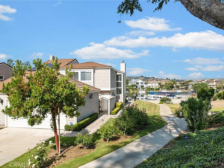 32174 Beachlake Ln — Photo 4