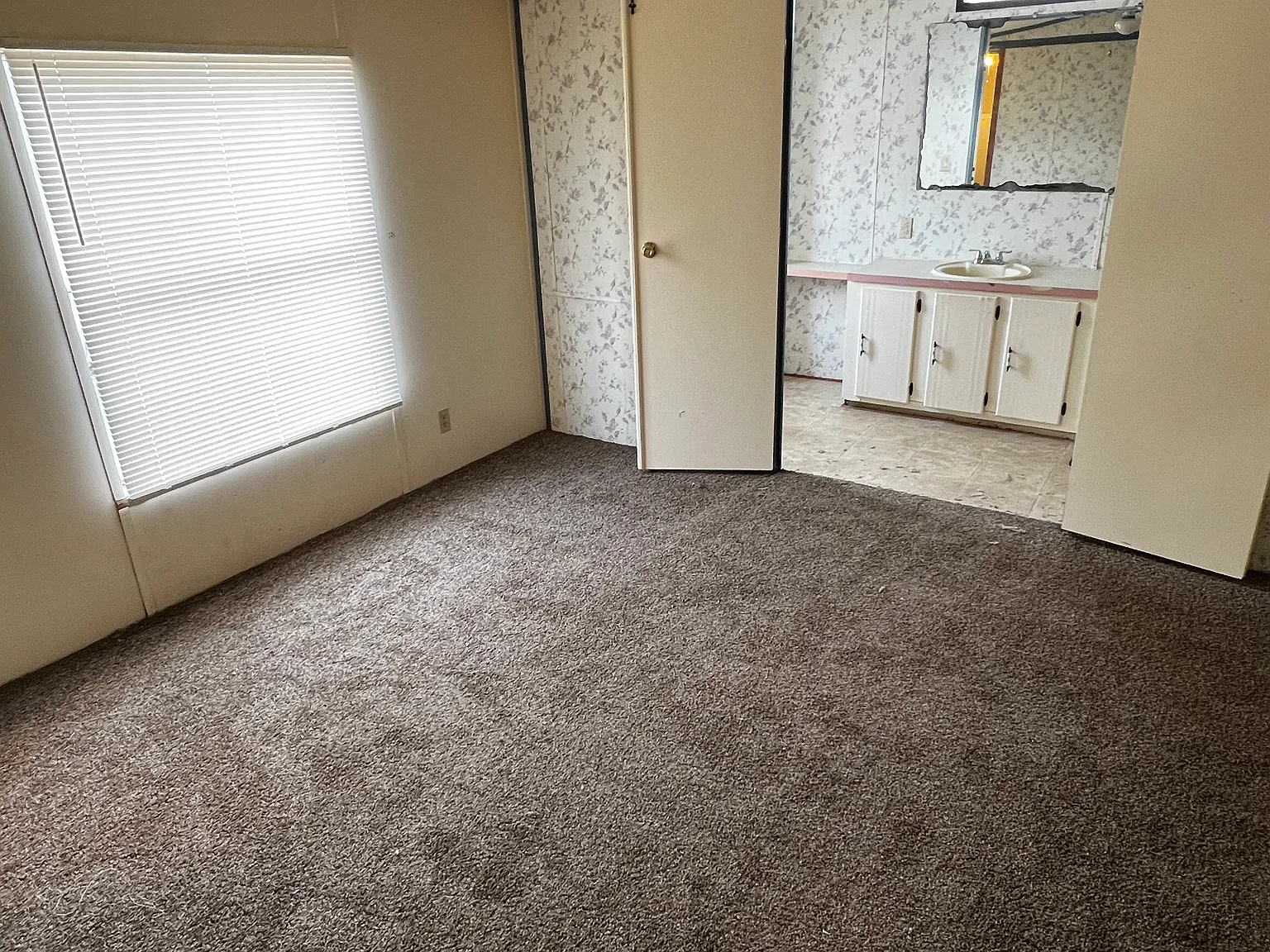 2 bed, $890 — Photo 2