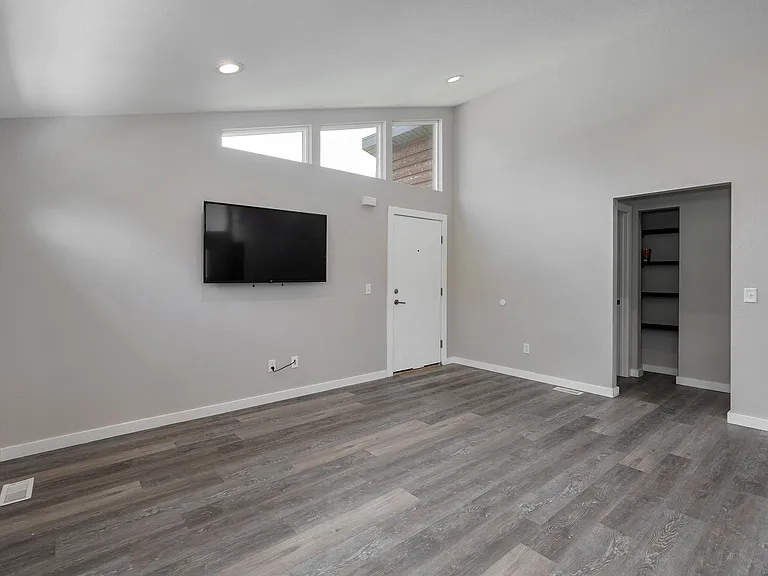 653 S Fairway Ave — Photo 9