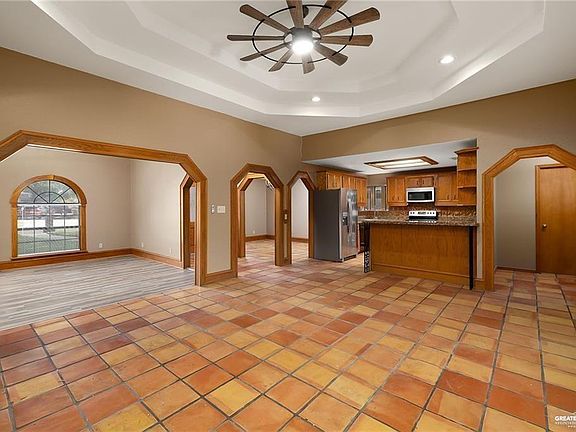 4th image of 1606 Terrace Dr