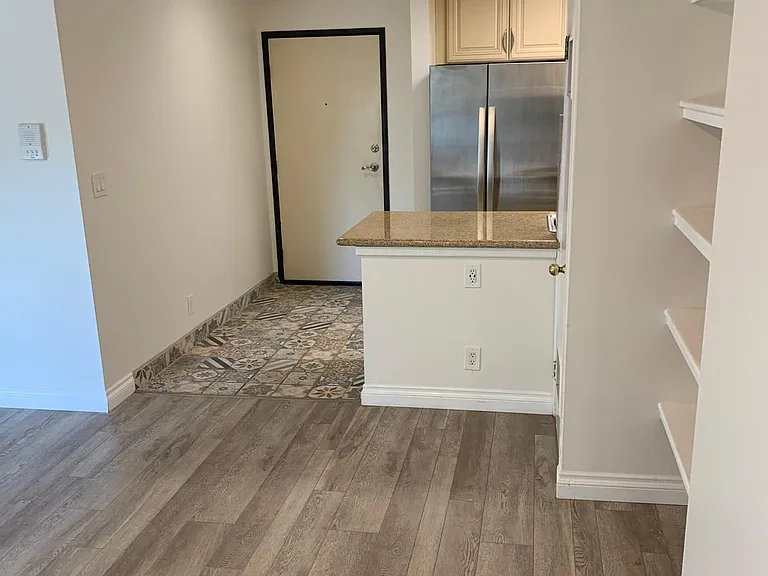 1726 Winona Blvd #201 — Photo 26
