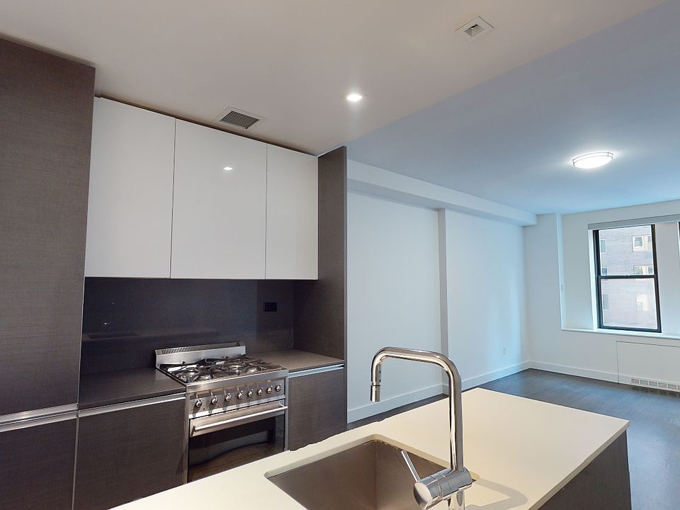 1st image of 666 W End Ave APT 7W