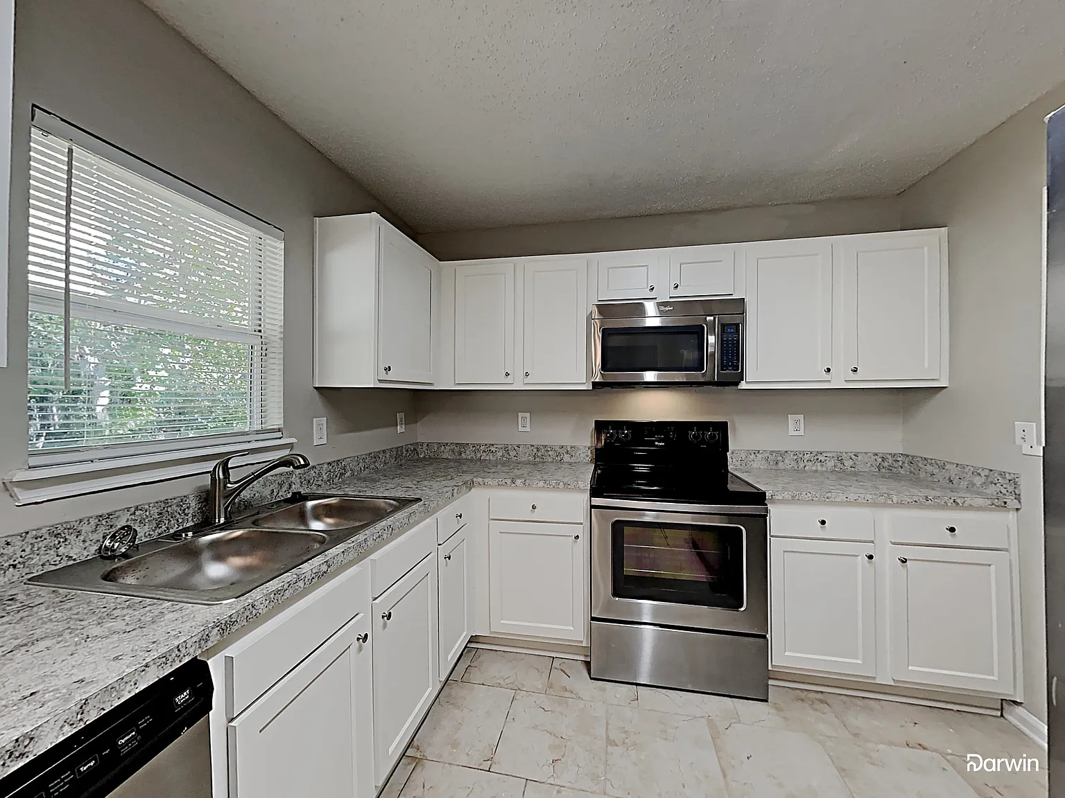 3 bed, 2.0 bath, 1470 sqft, $2,015 — Photo 2