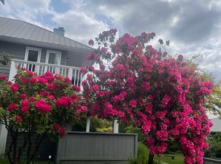 1538 Bowser Ave #203, North Vancouver, BC V7P2Y3