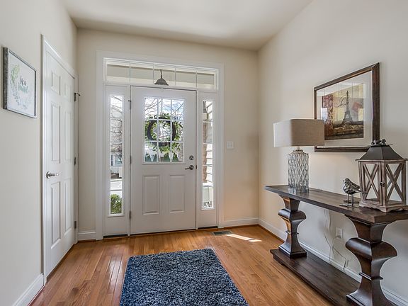 2nd image of 107 Ladbroke Ln