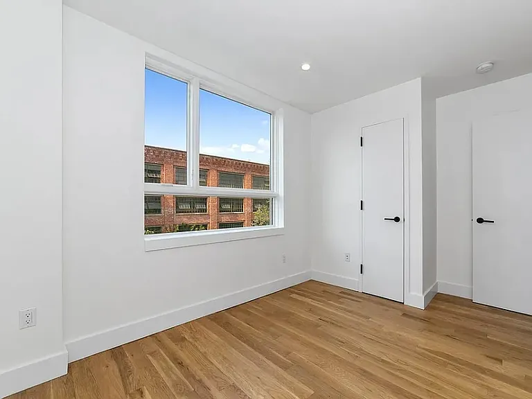 10 Lexington Ave #4C — Photo 4