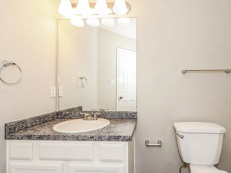 2844 Claremont Dr — Photo 13