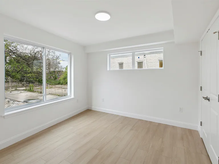 2118 W Oxford St #1 — Photo 8