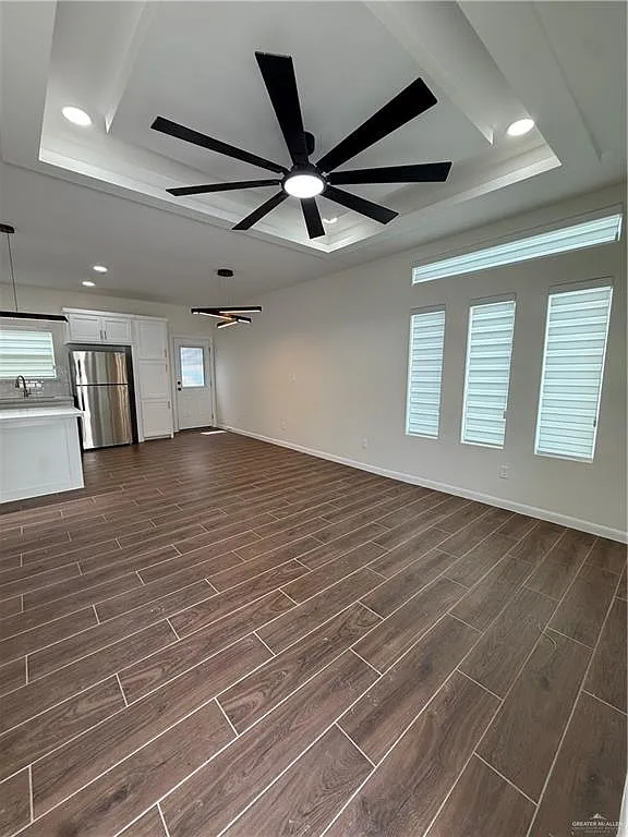 3 bed, 2.0 bath, 1050 sqft, $1,300 — Photo 2