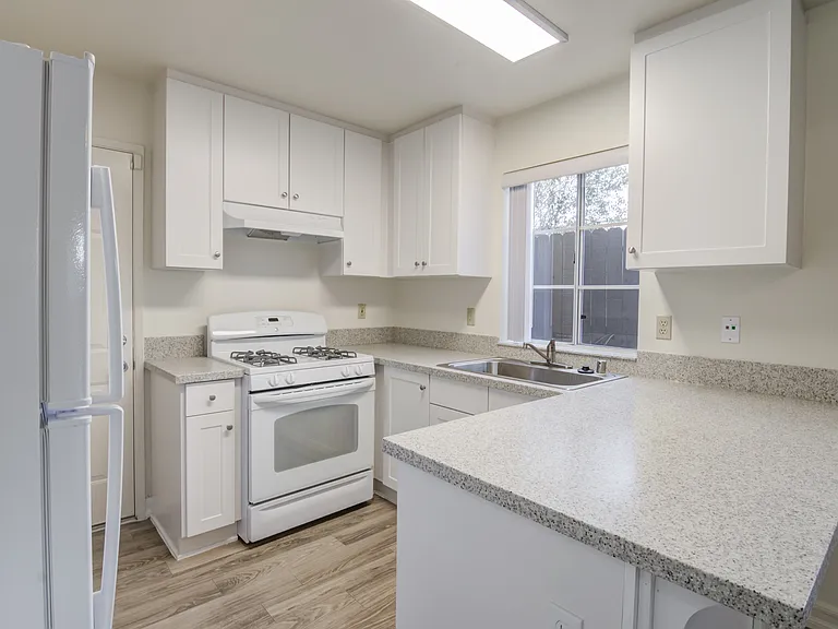 Holly Square - Military Housing — Photo 13