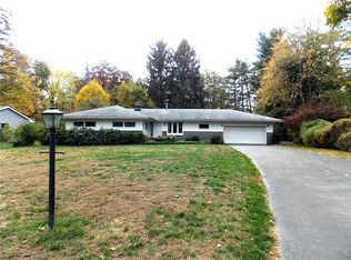 8 Larchwood Dr, Pittsford, NY 14534
