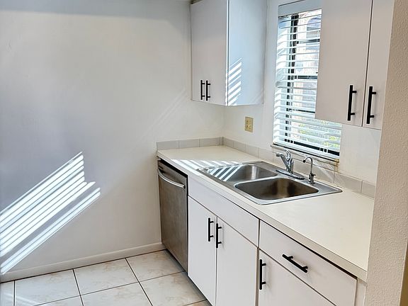 4th image of 6211 Amaretto Ln