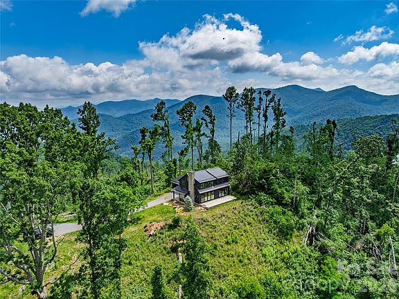 2nd image of 41 Windy Ridge Trl
