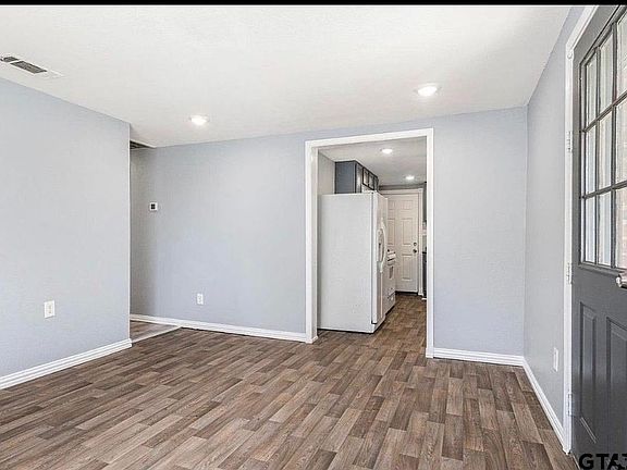 5th image of 2209 Luther St