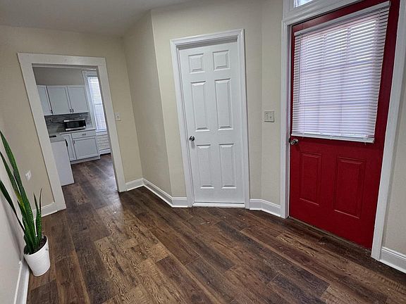4th image of 111 Wood St