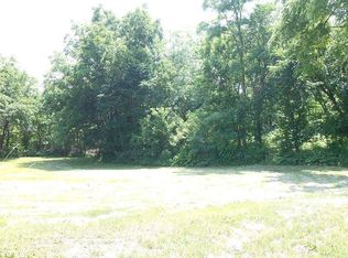 5032 W River Dr, Davenport, IA 52802