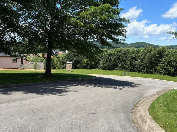 321 Kensington Dr, Morristown, TN 37814