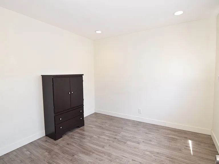 1295 Elm Ave #E — Photo 18