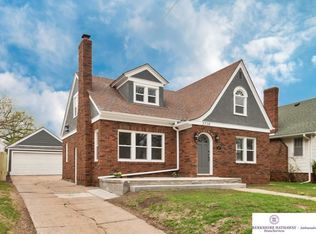 2720 N 50th St, Omaha, NE 68104