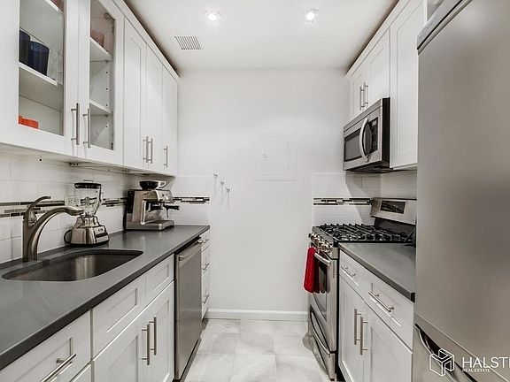 4th image of 106 Central Park S #19NN