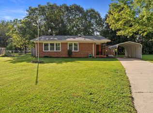 17 Lawnview Ct, Wellford, SC 29385