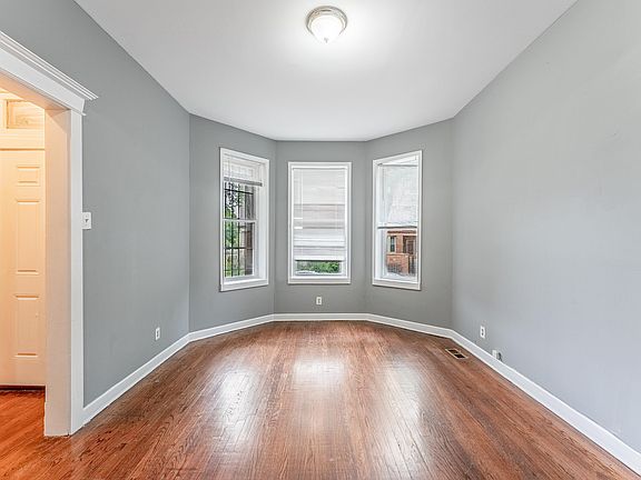 5th image of 1426 S Avers Ave #1