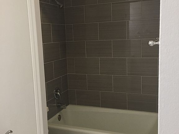 3rd image of 10332 Parkside Ave APT 6