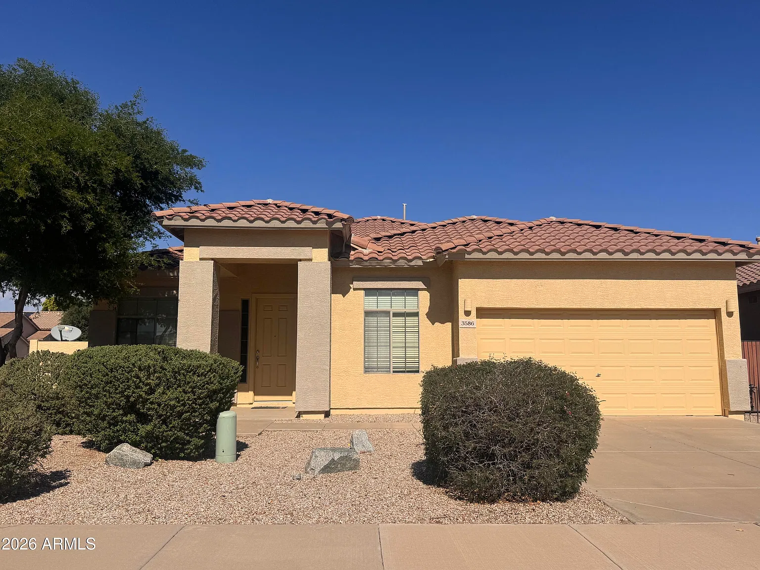 4 bed, 2.0 bath, 2372 sqft, $2,050 — Photo 1