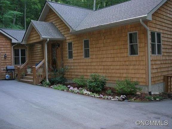 3rd image of 380 Aberdeen Ln