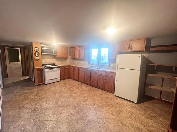 3rd image of 72 Garvey Ave Floor 2