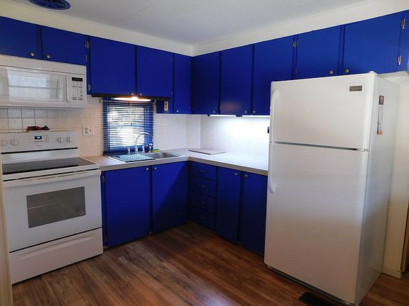 3rd image of 6403 Waikiki Dr #40