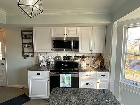 4th image of 22505 California St