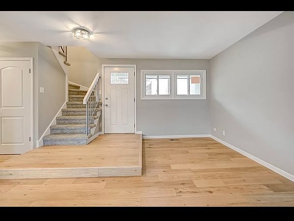 2nd image of 25 Briarwood Ln