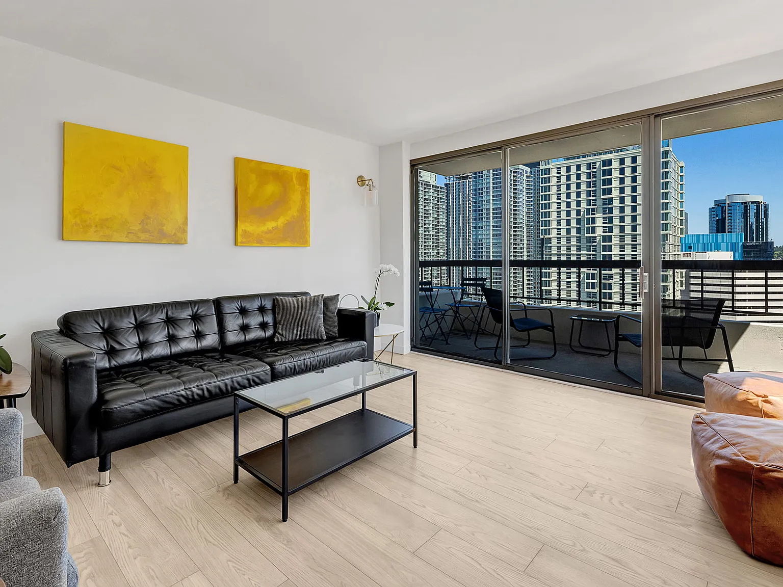 2 bed, 863 sqft, $3,500 — Photo 2